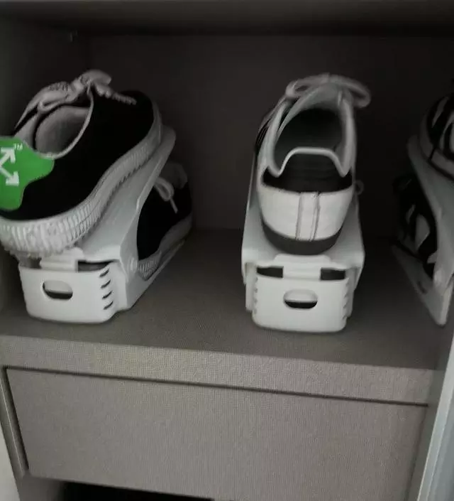 [네이버브랜드스토어 리뷰] 신발장 한칸에 4개에서 8개가 들어가는 기적 진짜 잘 산듯 해요 자리도 많이 차지하지 