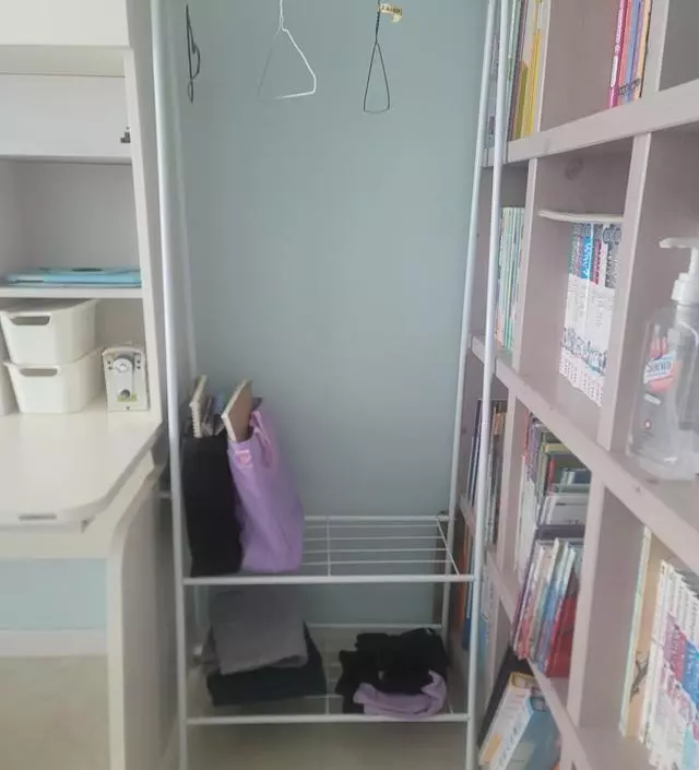 [네이버브랜드스토어 리뷰] 협소한공간에 맞는 사이즈 찾았는데 딱이에요 견고함은 조금부족하지만 밑에 수납공간이