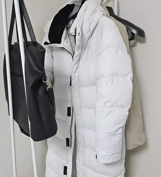 [네이버브랜드스토어 리뷰] 미루고 미루다가 행거를 주문했습니다.
