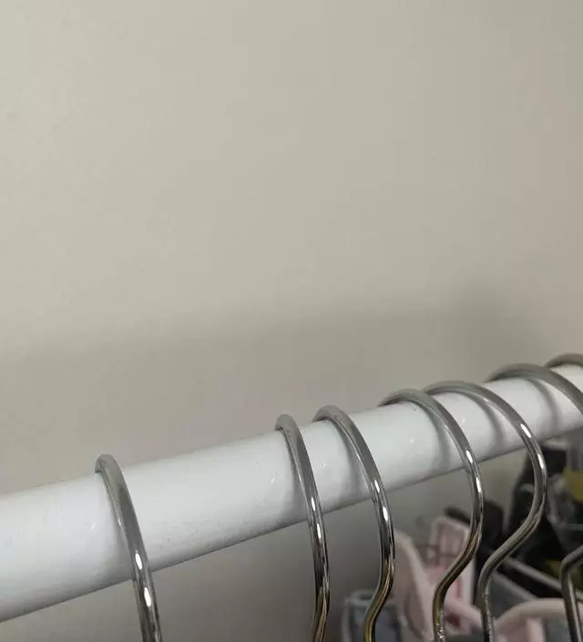 [네이버브랜드스토어 리뷰] 옷을 많이 걸어도 휘청거리지 않고 견고해서 좋았어요!! 롱패딩이랑 패딩이랑 가방들,그