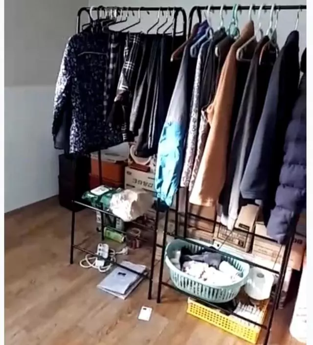 [네이버브랜드스토어 리뷰] 두개 구매해서 잘쓰고있어요. 아래에 물건 넣기도 좋고 편하네요.