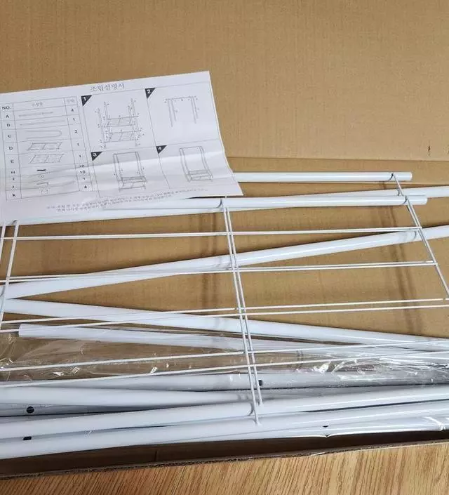[네이버브랜드스토어 리뷰] 배송도 포장도 괜찮게왔고,  조립도 아주 어렵지는 않아요. 생각보단 아주 튼튼하진 않