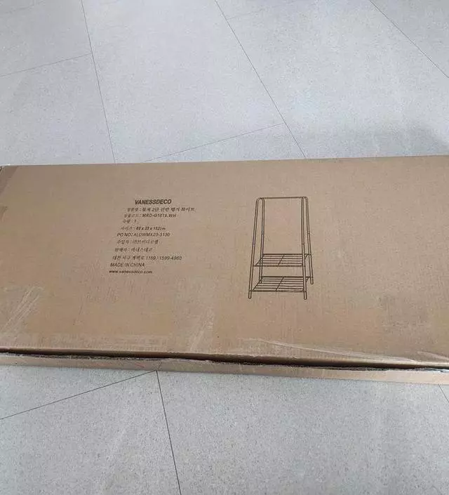 [네이버브랜드스토어 리뷰] 조립 다해서 세워서 볼트 더 조여 줬어요. 흔들림 없고, 잘 세워지고 무겁지 않아 이동