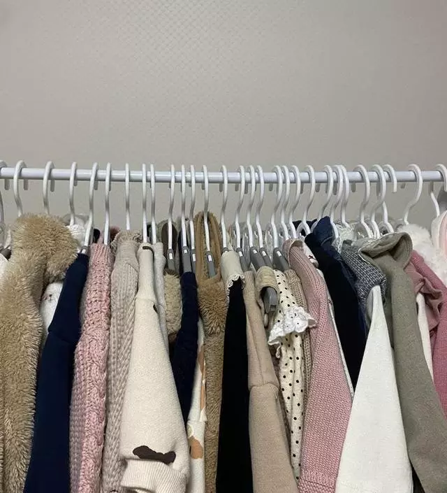 [네이버브랜드스토어 리뷰] 점점 많아지는 옷들에 비해 아직 잘 버티고 있답니다 ,, 부족하면 하나 더 질러야겠습니