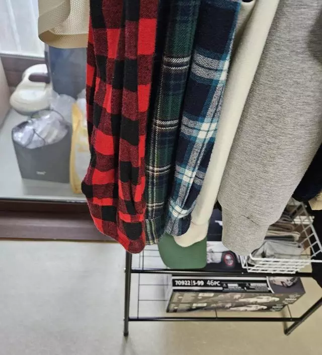 [네이버브랜드스토어 리뷰] 얇아서 잘버티려나 해ㅛ는데 생각보다 튼튼하고 높이도 딱!!