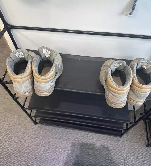 [네이버브랜드스토어 리뷰] 안전화 안전모 걸이대로 사용 중입니다. 
