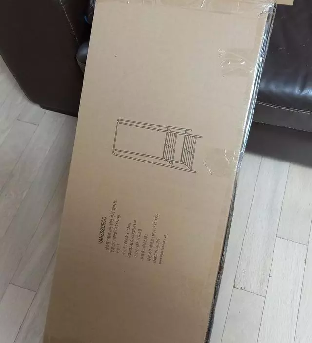 [네이버브랜드스토어 리뷰] 원룸 좁은방에 쓸거라 작아서 좋아요. 아직 설치는 못하고 구성품 확인만 했습니다. 배