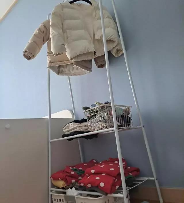 [네이버브랜드스토어 리뷰] 아이들 방에 필요해서 구매했어요 너무 크지 않은걸 찾아서 산거라 마음에 쏙 들어요 간