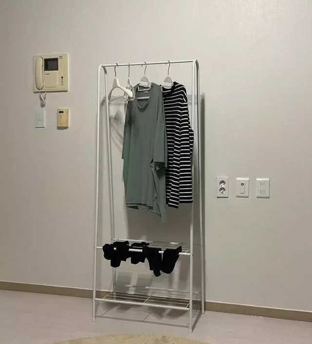 [네이버브랜드스토어 리뷰] 빨래 널라고 샀어요 옷 널고 아래앤 양말 ㅋ 딱 생각처럼 쓸수 있겠네요 좋아요!