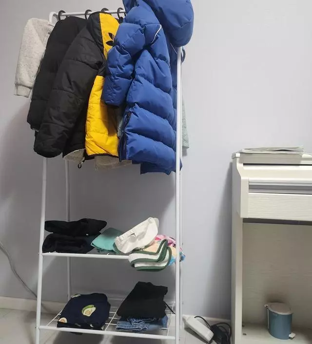 [네이버브랜드스토어 리뷰] 아들램 방에 옷이 정리가 안 되어서 사게 됐어요. 이제 바닥에 있던 옷들이 헹거로 정리