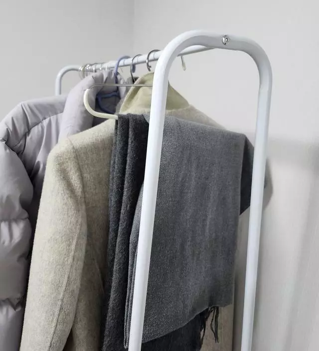 [네이버브랜드스토어 리뷰] 조립은 수월했으나 이음새가 맞지 않는 부분이 있네요. 그래서 약간 흔들리기는하나 튼