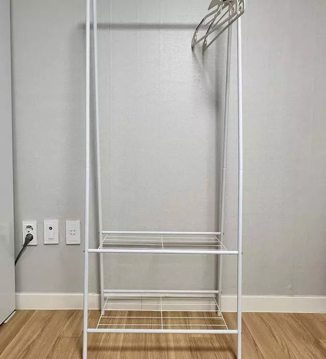 [네이버브랜드스토어 리뷰] 조립하는건 어렵지 않았어요! 출근룩 미리 정해서 걸어두는 용도로 산건데 적당한 것 같