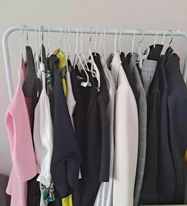 [네이버브랜드스토어 리뷰] 만족하며 쓰고 있는데..한가지 아쉬운점이 조금 힘이 약하다고 해야하나..그래도 옷도 