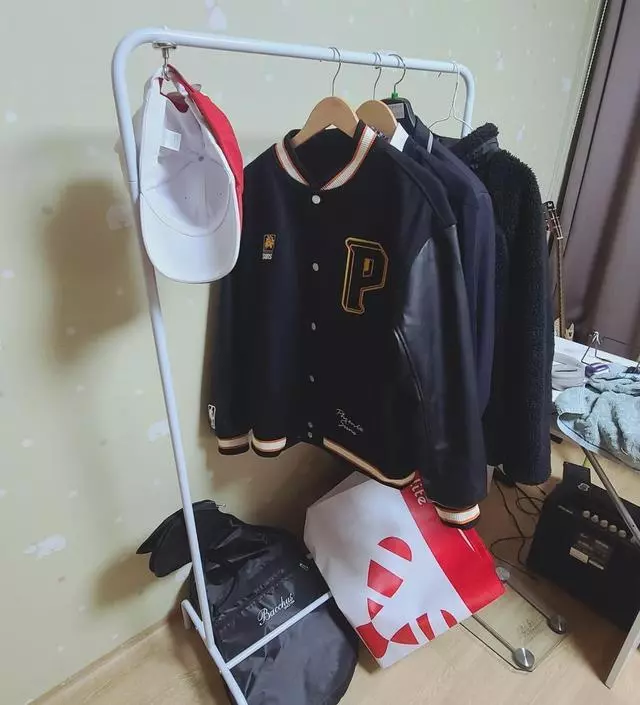 [네이버브랜드스토어 리뷰] 살짝 견고하지 못해 아쉽시긴한데 교복하고 겉옷 가볍게 보관하기에는 나쁘지 않고 무엇