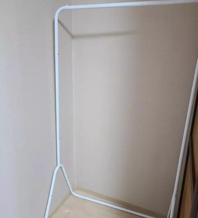 [네이버브랜드스토어 리뷰] 치수 재보고 남는 공간에 딱 들어가길래 구매했어요. 가볍고 조립도 간편해서 좋네요.