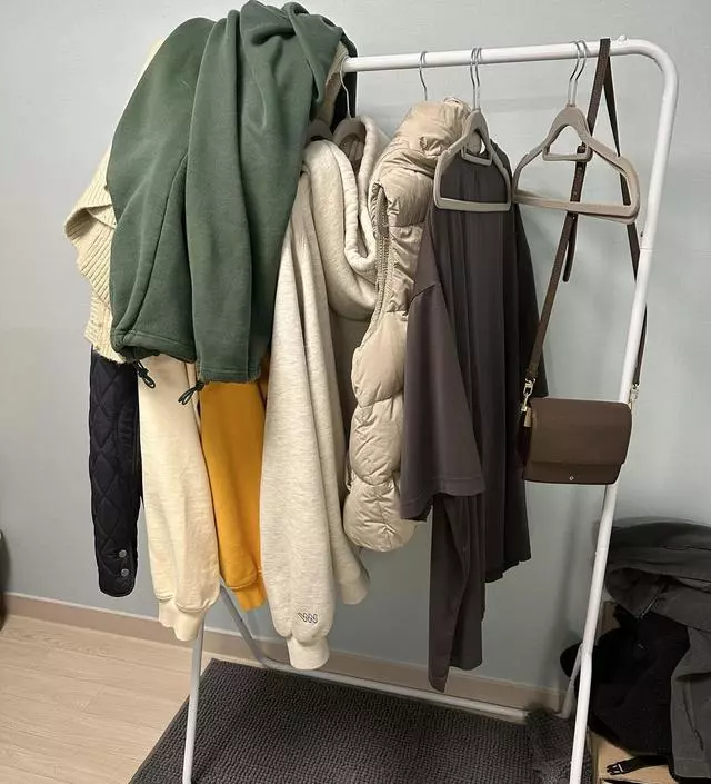 [네이버브랜드스토어 리뷰] 조립이 정말 쉬워요ㅎㅎ 이사 후 잠깐 동안 쓸 게 필요해서 샀는데 계속 사용할 것 같아