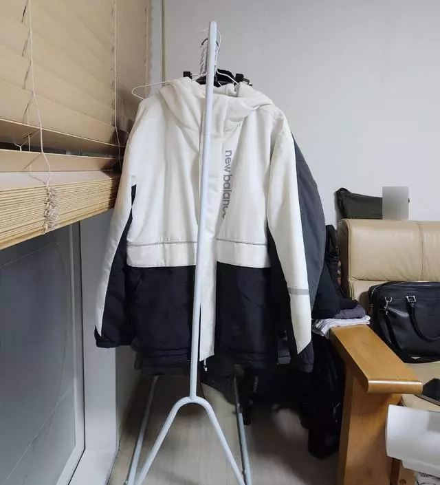 [네이버브랜드스토어 리뷰] 두번째 구매에요~~ 하나는 안방 장농옆 공간에 두고 입던옷 걸어두는 용도로 사용중이고