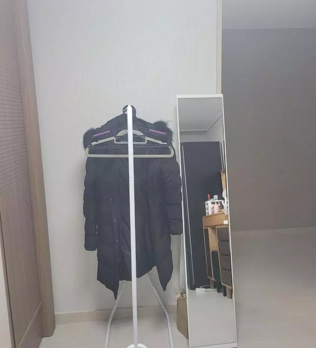 [네이버브랜드스토어 리뷰] 조립이 간단해서 좋았구요 가격도 저렴해서 사용하기 좋습니다~ 자주 입는 패딩같은거 