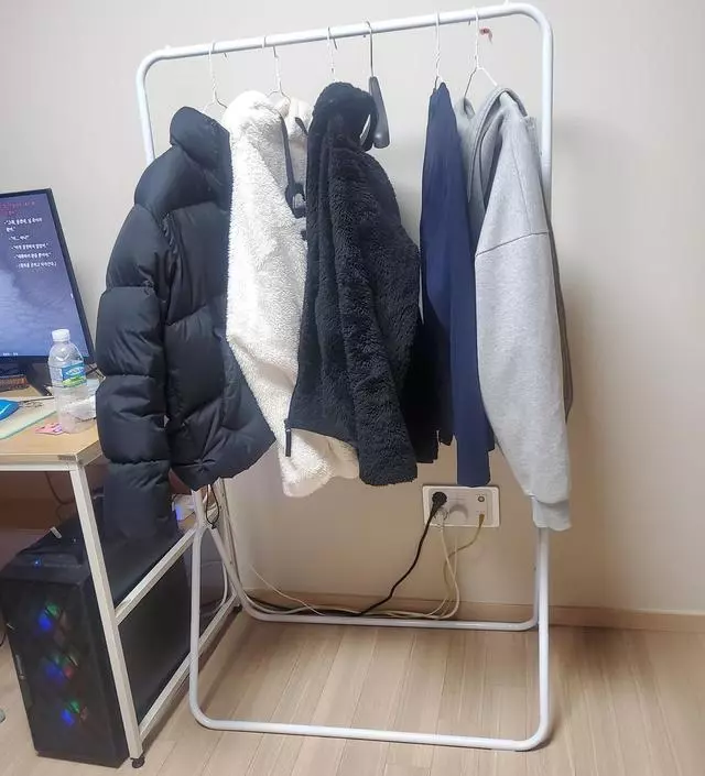 [네이버브랜드스토어 리뷰] 아이방에  외출후 걸어둘 옷걸이로  딱 좋아요
