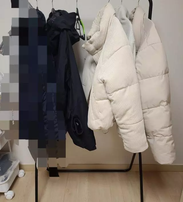 [네이버브랜드스토어 리뷰] 조립은 쉬운데 구멍이 잘 안맞거나 끼운는 부분이 어렵게 들어 가는 부분이 있어요.
