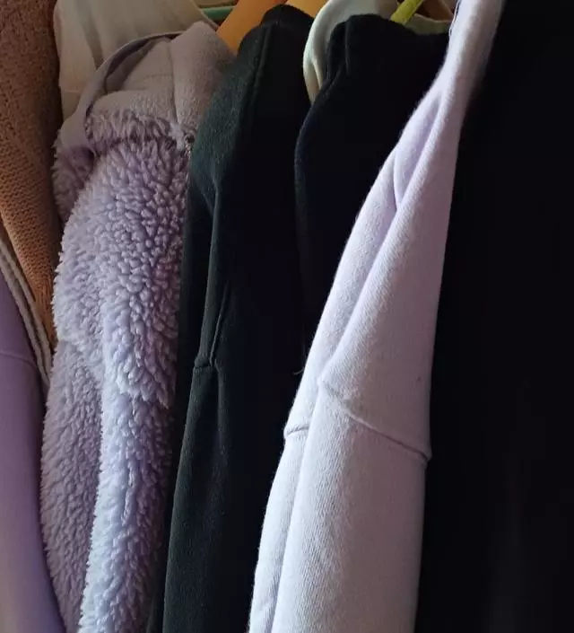 [네이버브랜드스토어 리뷰] 두툼한 겨울 점퍼도 여러개 걸어도 휘어짐이나 기울거나 그런거 없이 아주 짱짱합니다.