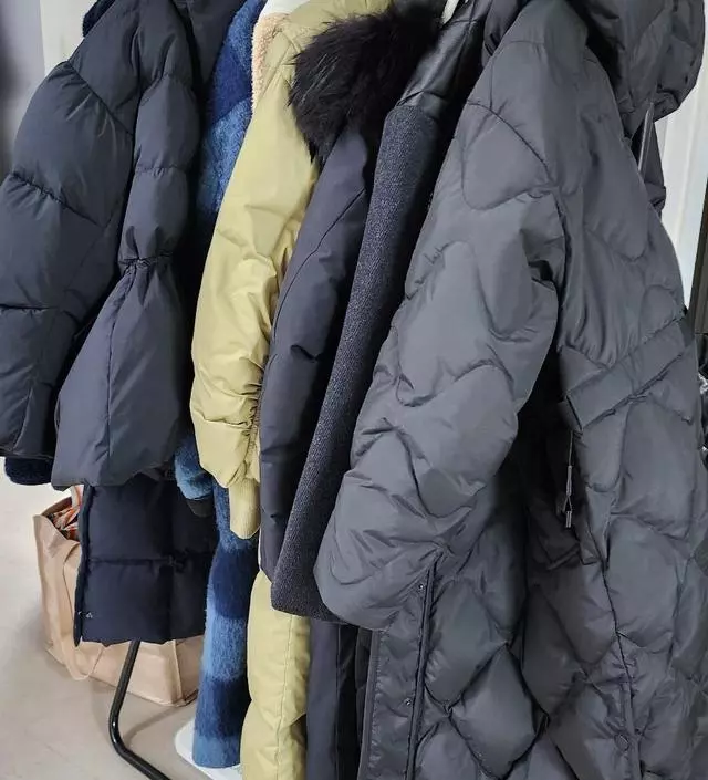 [네이버브랜드스토어 리뷰] 외투 걸어두는용도로 쓰고있는데
