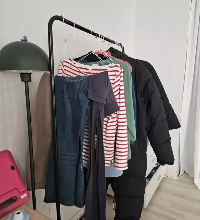 [네이버브랜드스토어 리뷰] 짱 심플하고 옷도많이걸리고
