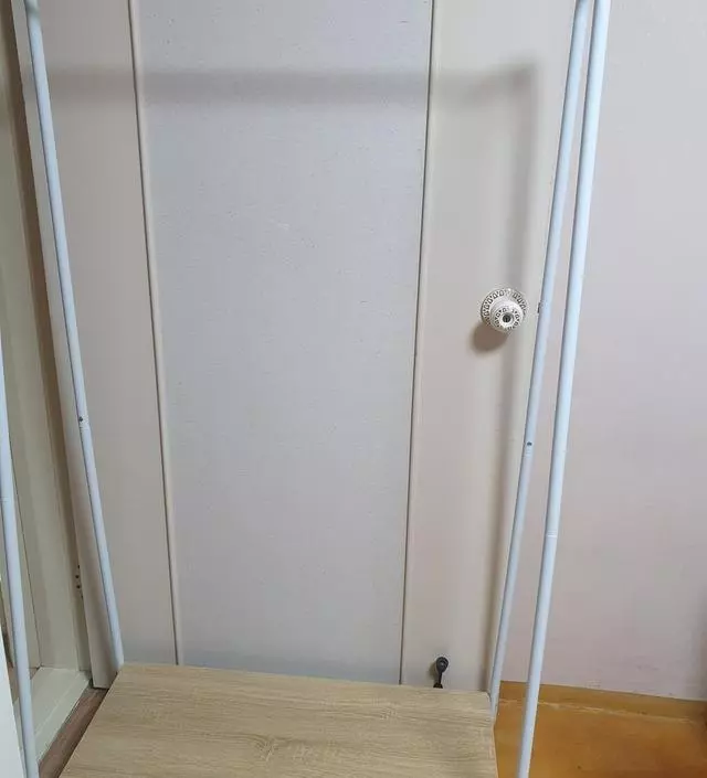 [네이버브랜드스토어 리뷰] 조립하기 쉬워요. 튼튼합니다. 윗부분에 스크래치가 있네요. 잘 쓸게요