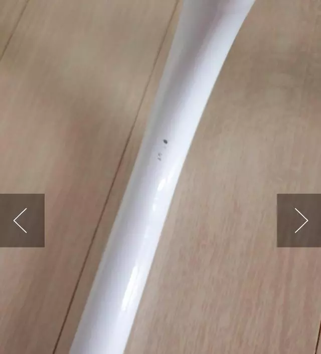 [네이버브랜드스토어 리뷰] 흰색이라 스크래치가 눈에 잘 띄어요. 무거운 옷, 짐을 걸기엔 조금 불안하지만 그렇다