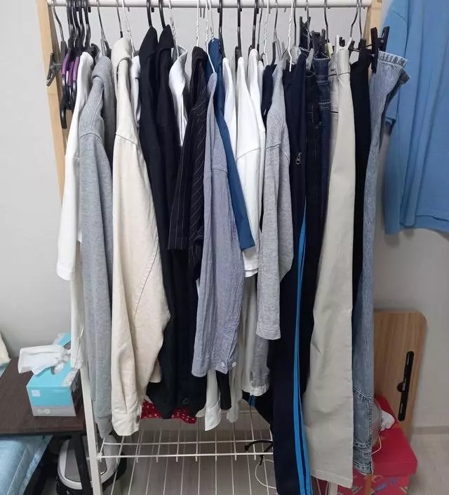 [네이버브랜드스토어 리뷰] 아들방에 옷정리가 안돼서 구입했어요.깔끔하고 좋아요.옷걸이로 인해 방청소를 몇년만