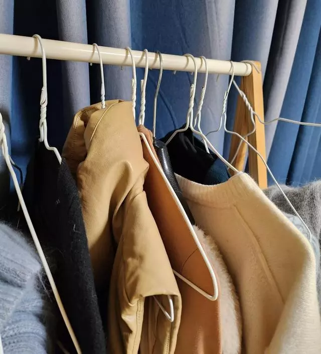 [네이버브랜드스토어 리뷰] 마니  튼튼하진 않지만  깔끔하고  무겔 잘 견딥니다