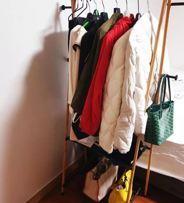 [네이버브랜드스토어 리뷰] 행거를 찾아 2주간 달렸는데 드디어 딱 마음에 드는 행거를 찾았습니다^^ 그 이유는...