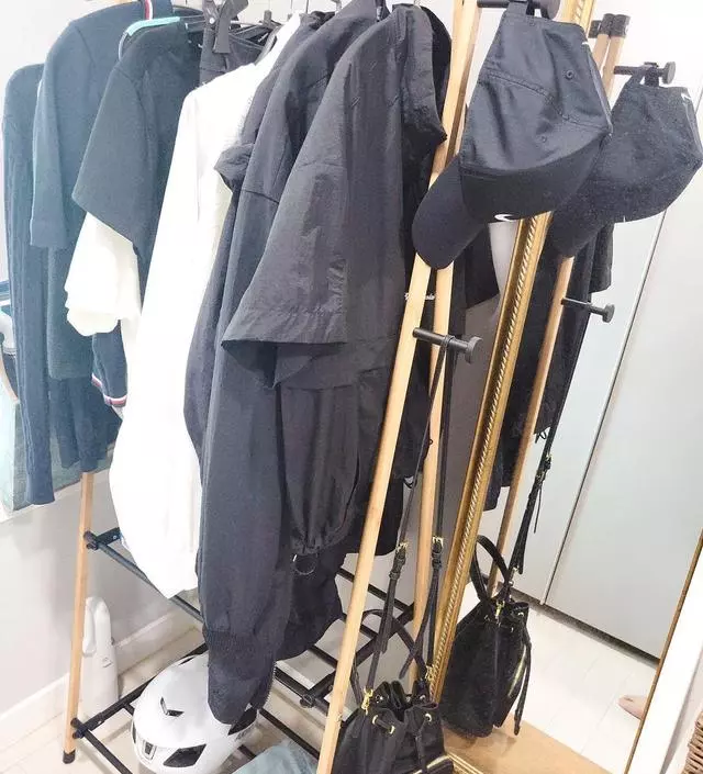 [네이버브랜드스토어 리뷰] 옷장이 꽉차서 옷찾아 입기 불편했는데 계절에 맞게 자주 입는 옷들이나 운동복이 많아