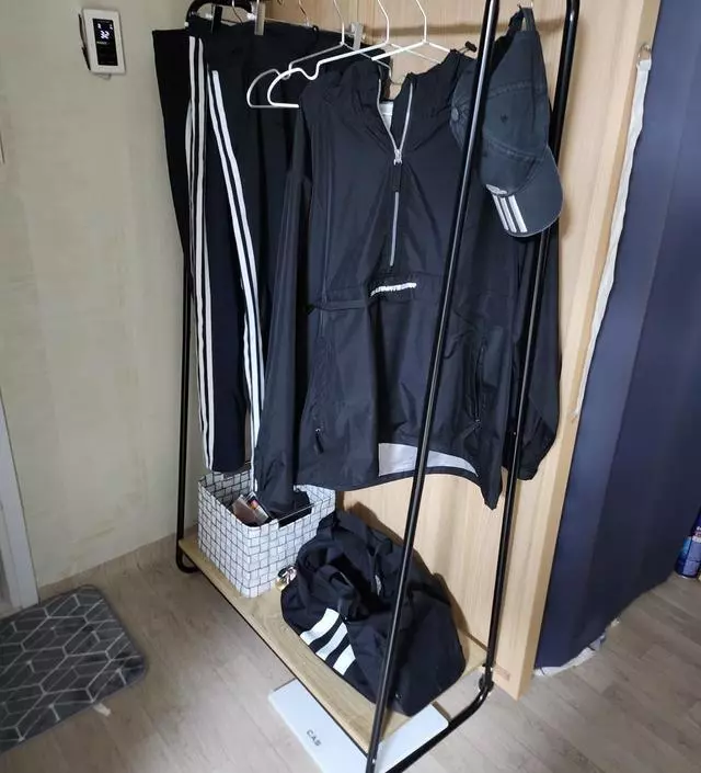 [네이버브랜드스토어 리뷰] 조립은 어렵지않은데 판과 프레임 조립시 딱맞아떨어지지 않아 수고좀 했습니다.
