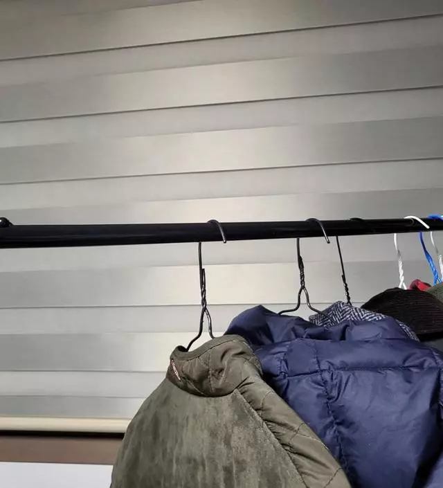 [네이버브랜드스토어 리뷰] 가성비 뛰어난 제품입니다. 디자인도 심플하고 크기에 비해 많은 옷을 걸수 있습니다. 