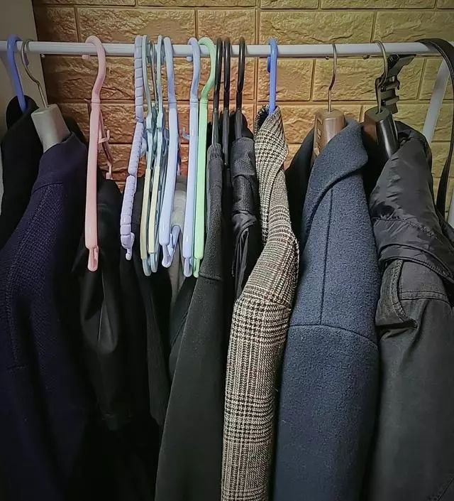 [네이버브랜드스토어 리뷰] 약간 흔들림은 있으나 사용하기에 지장없고 가볍고 간편하고 실용적입니다