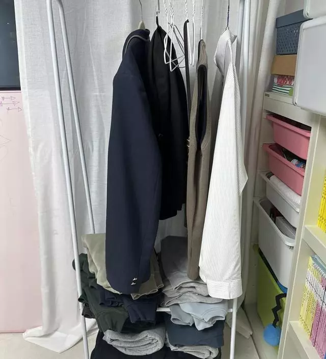 [네이버브랜드스토어 리뷰] 아이가 중학교 들어가며 교복 걸어놓을 공간이 부족해서 구매했는데 크기도 딱 좋아요^