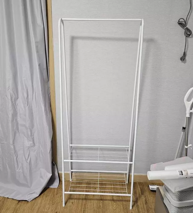 [네이버브랜드스토어 리뷰] 행거 오늘의 집에서 3개정도 써본 결과 여기제품이 제일 좋네요! 설치도 10분도 안되서