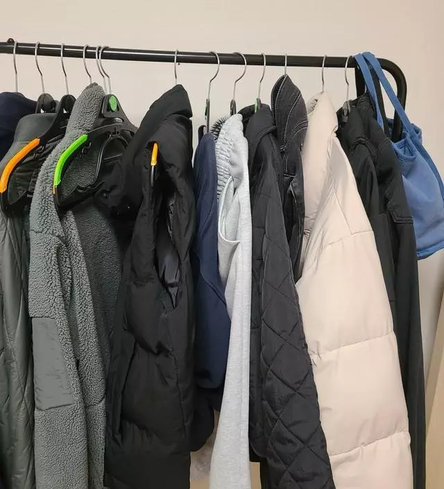 [네이버브랜드스토어 리뷰] 겨울옷은 많이 안 걸리는게  아쉽지만  그래도 잘 사용중 입니다