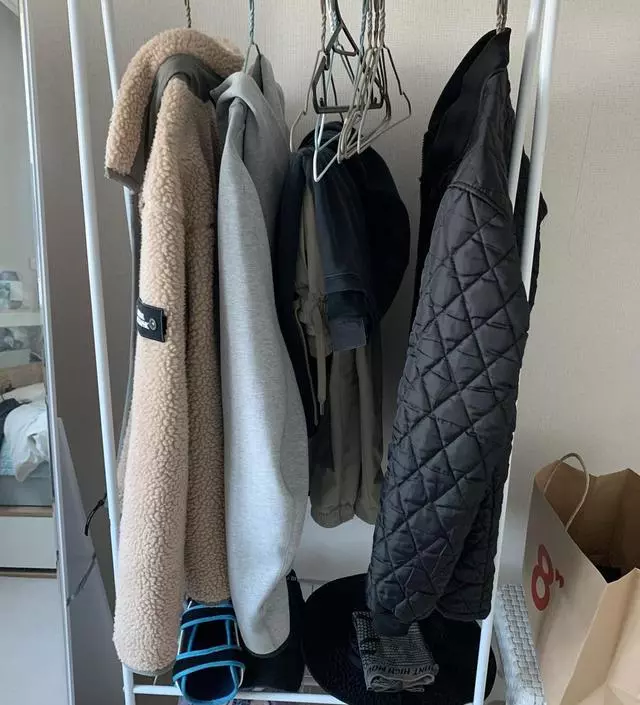 [네이버브랜드스토어 리뷰] 가격대비 너무 좋아요. 튼튼하고 겨울에 특히 막 집에 들어와서 겉옷 던져두지 않고 걸