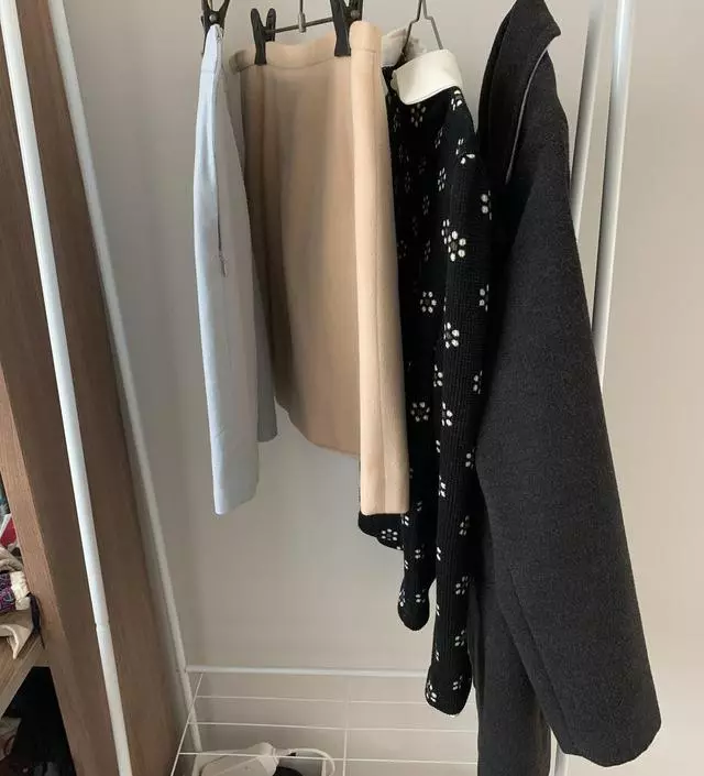 [네이버브랜드스토어 리뷰] 가격대비 튼튼하고 수납도 괜찮아서 하나 더 사서 다른 방에도 놓았습니다. 좋아요!!