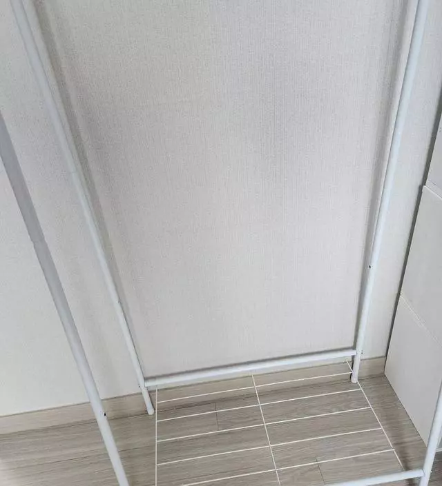 [네이버브랜드스토어 리뷰] 생각보다 좀 허접하네요. 많이 흔들리고 떨어진 부분도 있고..