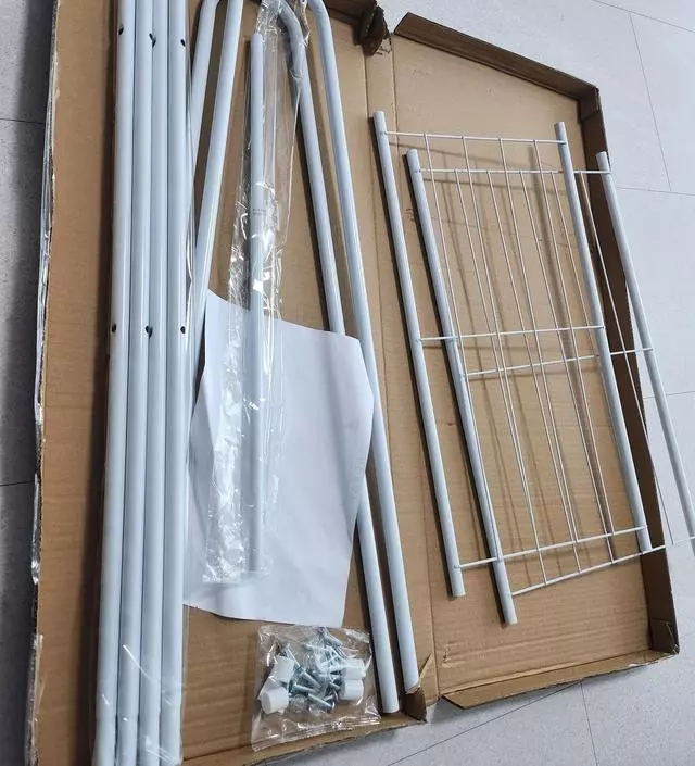 [네이버브랜드스토어 리뷰] 의자에 매번 쌓아 놓고 살아서 꿉꿉하고 정리가 안 되었는데 이제 옷걸이에 걸고 미니헹