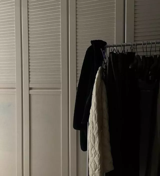 [네이버브랜드스토어 리뷰] 생각보다 높이가 높네요 나사못돌리는게 부러져서 당황했지만 가볍고 깔끔하네요