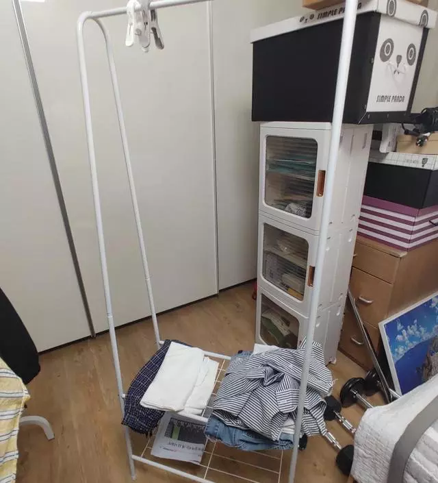 [네이버브랜드스토어 리뷰] 잘 쓰고 있습니다. 아주 튼튼한 제품은 아니고 가볍에 쓰기에 적당합니다.