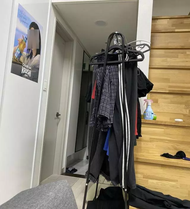 [네이버브랜드스토어 리뷰] 슬림해서 좁은 복도에도 세워두기 딱 좋아요