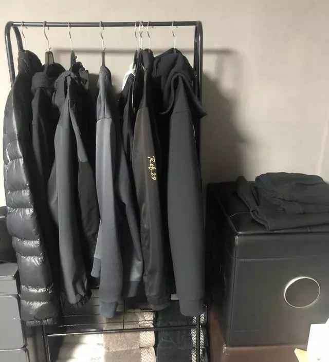 [네이버브랜드스토어 리뷰] 운동다녀와서 옷장에 걸어두기그래서 빨래건조대에 걸고 했었는데 자주 입는옷 걸어두니