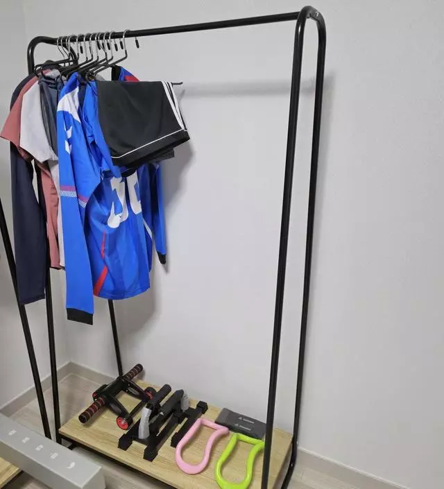 [네이버브랜드스토어 리뷰] 나무판부분이 나사위치가 안맞네요
