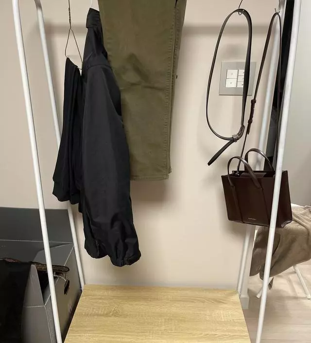 [네이버브랜드스토어 리뷰] 스탠드 행거 여러가지 많이 찾아보고 마지막 2개중에 한참 고민하다가 결정했는데 가격