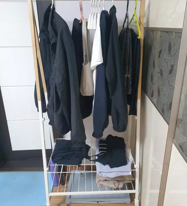 [네이버브랜드스토어 리뷰] 행거사려고 무슨 정상회담 준비하듯 검색에 검색을 한 끝에 이 제품을 구입했는데요. 9